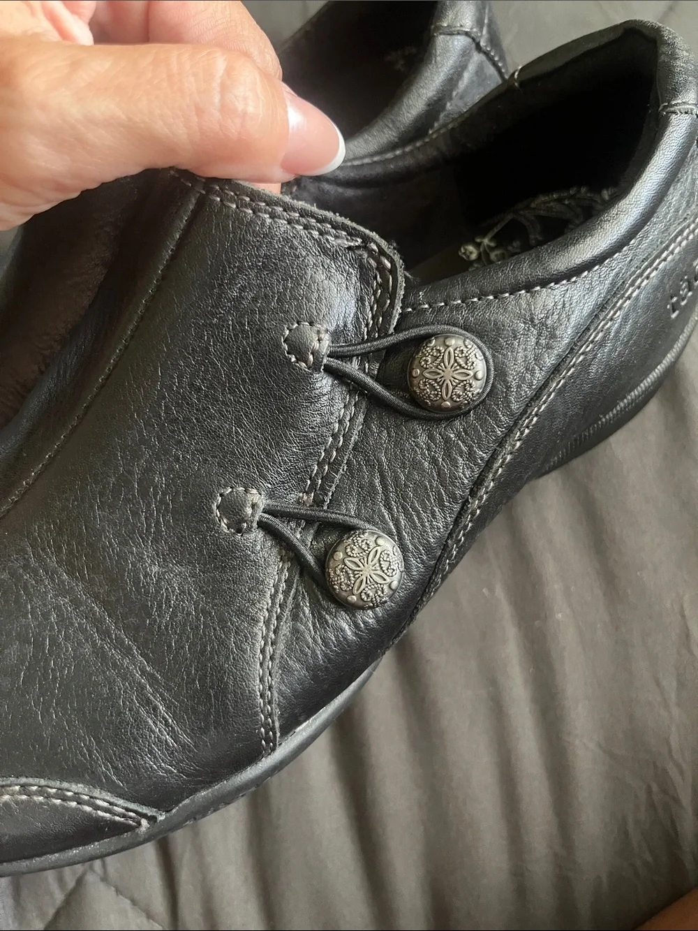 Taos Footwear Black Leather Slip-On Loafers